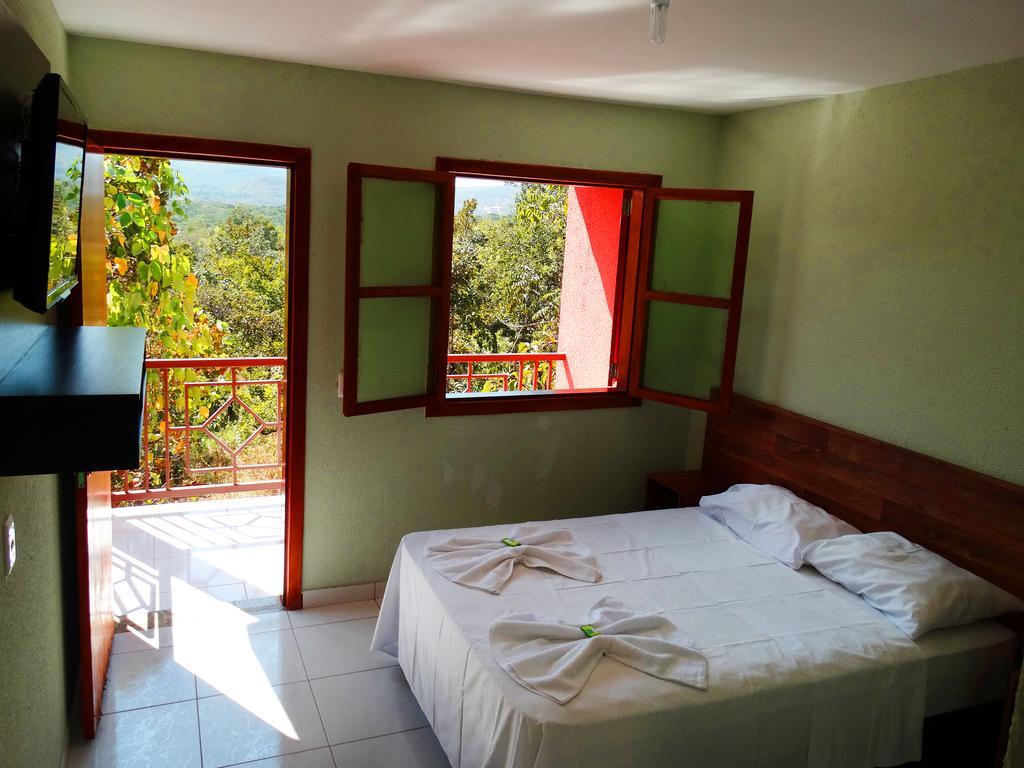 Pousada Arraial Das Cores ปิเรนนอโปลิส ภายนอก รูปภาพ